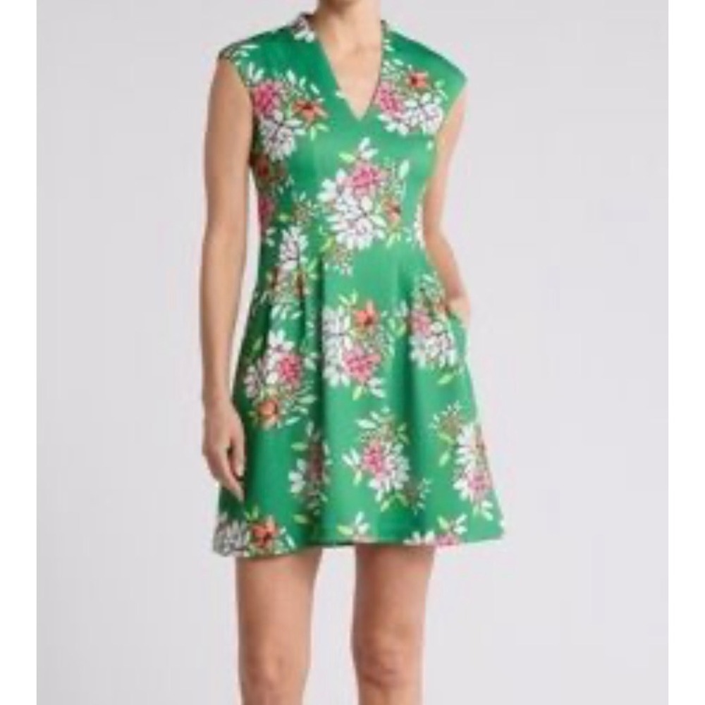 NWT Vince Camuto Green Floral Fit and Flare Dress Sleeveless V-Neck Size 10